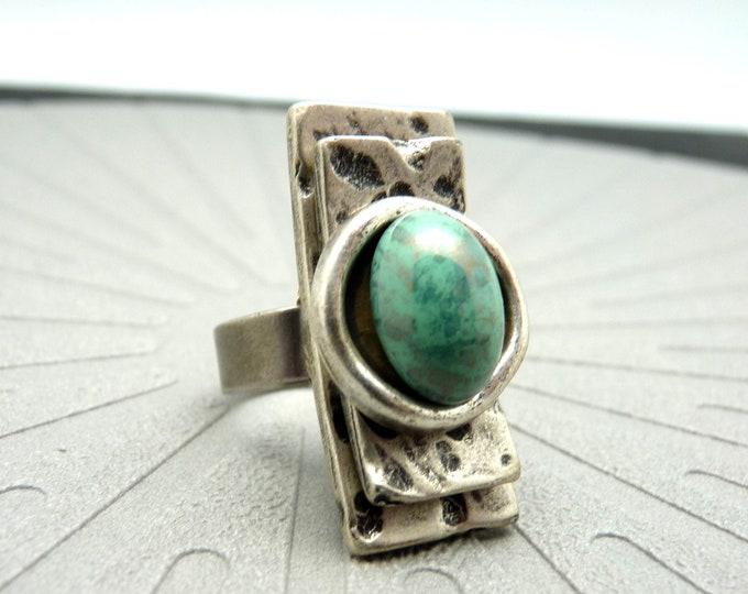 Long hammered silver ring with water green glass KARLA, adjustable