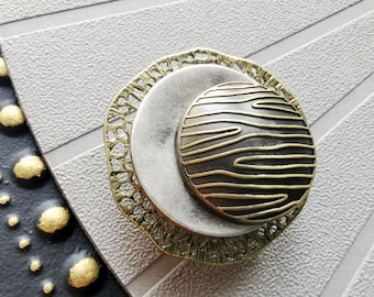 Large magnetic brooch to close scarf, thick stole, coat, large vest, zebra bronze metal and aged silver ZEBRA