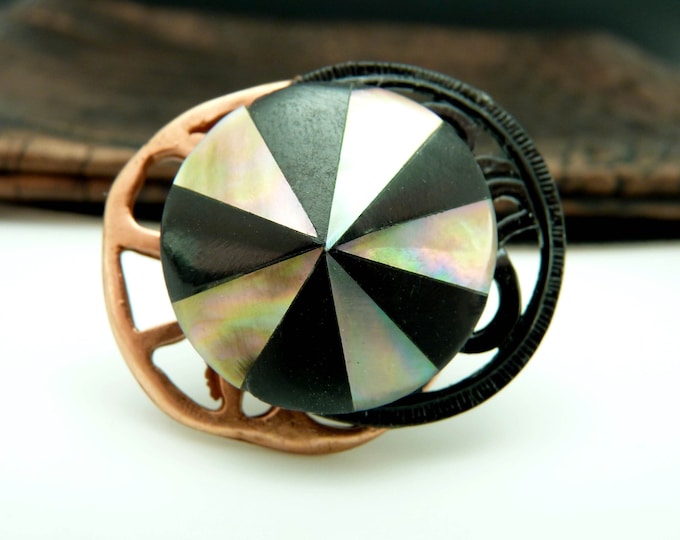 Black and copper ring in metal and beautiful pinkish brown mother-of-pearl, ethnic and graphic, adjustable CHAPITA Last piece!