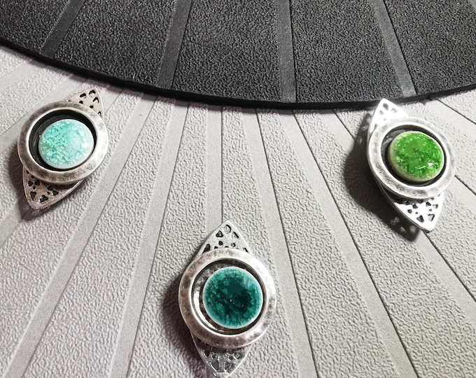 Magnetic brooch in silver-plated metal and duck, celadon blue or apple green ceramic MARQUISE to close a neckline