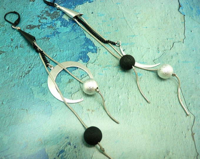 Long asymmetrical earrings silver and black, metal and resin LUNA clip option Best seller