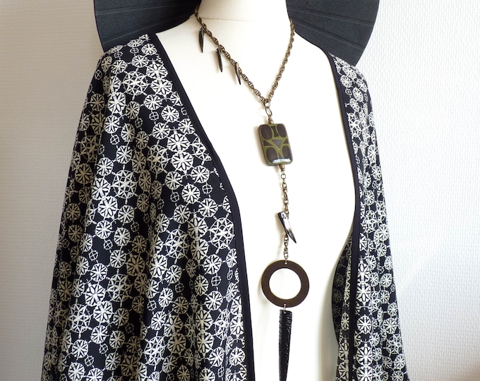 Long ethnic pendant necklace in bronze and black metal, khaki and black resin and mother-of-pearl fangs TRIBAL