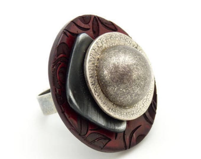 Large red wood ring pattern flower, black and silver metal KARMA adjustable adjustable