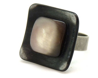 Small minimal square ring in gun metal and E-PURE pearly resin adjustable adjustable