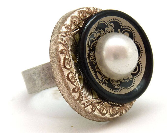 Antique-style pearly white metal ring with cultured pearl resin | BRIDE | adjustable