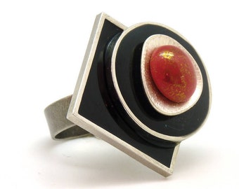 SOKLASS graphic ring in resin metal and black glass, pearly white, red, adjustable