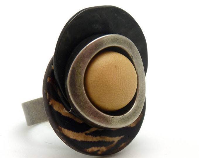 Adjustable ethnic ring in wood, metal and resin ZEBRA