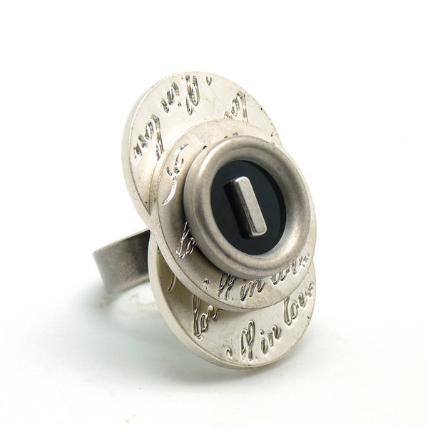 Bague longue en métal blanc nacré et gravé résine noir et argent  FALLINGLOVE réglable ajustable Best seller