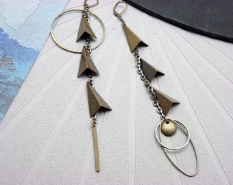 Asymmetrical bronze earrings graphic triangles 3D DESINVOLTE clip option