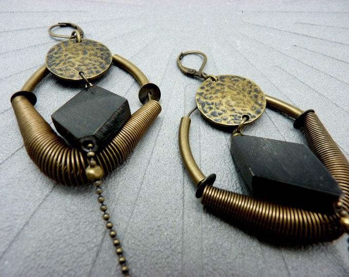 Bronze spring hoop earrings, black diamond horn, chic graphic | WAZZ | Clips option