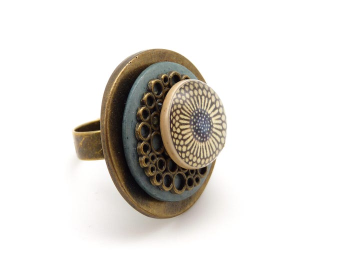 Adjustable blue jean wood ring with flower heart in bronze metal and NEBULEUSE resin