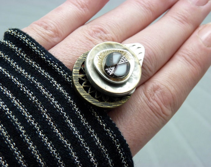 Long drop-shaped ring in pearly white, bronze, purple ONEWAY NACREE adjustable