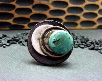 Large black wood ring with emerald green resin, lunar | TIAKA | adjustable