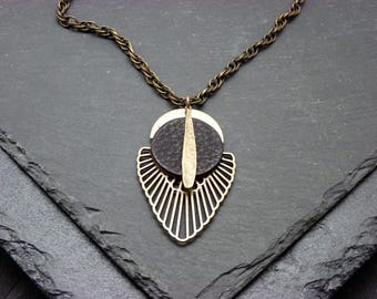 Collier Pendentif Bronze Art Déco Éventail et Cuir Noir | ZENITH | bijou de dos - KUMKA