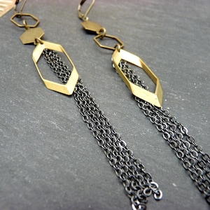 Boucles d'oreilles asymétriques 3D bronze et canon de fusil | HEXAYIA | option clips - KUMKA