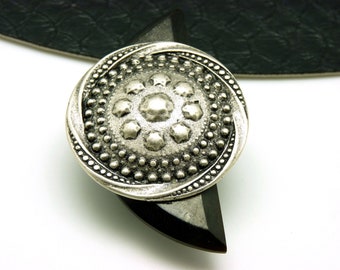 Large half-moon magnetic brooch for scarf, stole, coat in horn and ethnic silver metal CYCLONE