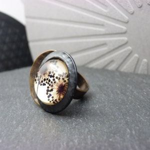 Bague fleur pissenlit métal bronze et noir martelé et verre, décalée ENVOL réglable ajustable image 5