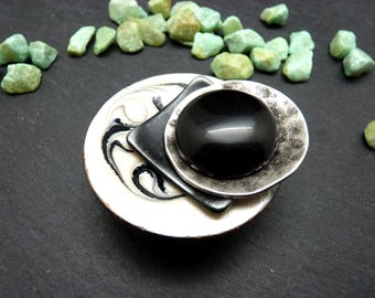 Magnetic brooch with black onyx stone, wood and metal to close a coat, large vest, stole ADVENTURER