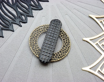 Magnetic Eyeglass Holder Brooch | FOCUS | Bronze & Black Horn