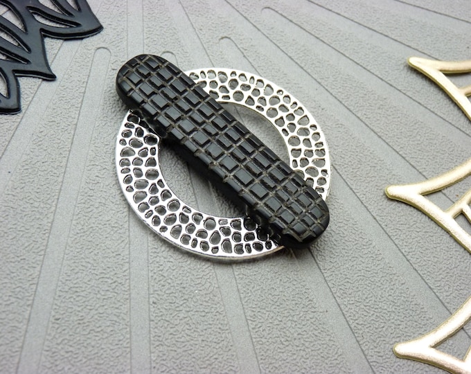 Magnetic Eyeglass Holder Brooch | FOCUS | Silver & Black Horn