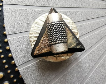 Large magnetic brooch, ecru pearly leather, horn, silver metal, for scarf, thick stole, coat, WAZ bag