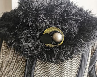 Khaki & Black Graphic Magnetic Brooch | IKIGAI | for fastening a vest - KUMKA