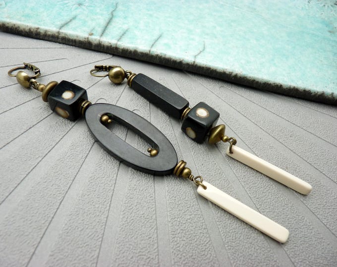 Asymmetrical (or not) ecru black, wood and horn earrings - ethnic jewelry - VAILLE QUE VAILLE - clip option
