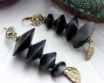 Asymmetrical earrings in black wood, bronze metal TOGA clip-on option