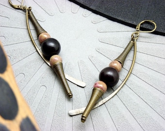 Old pink ceramic, wood, bronze earrings - cosmic graphic - ZOUIG - clip-on option