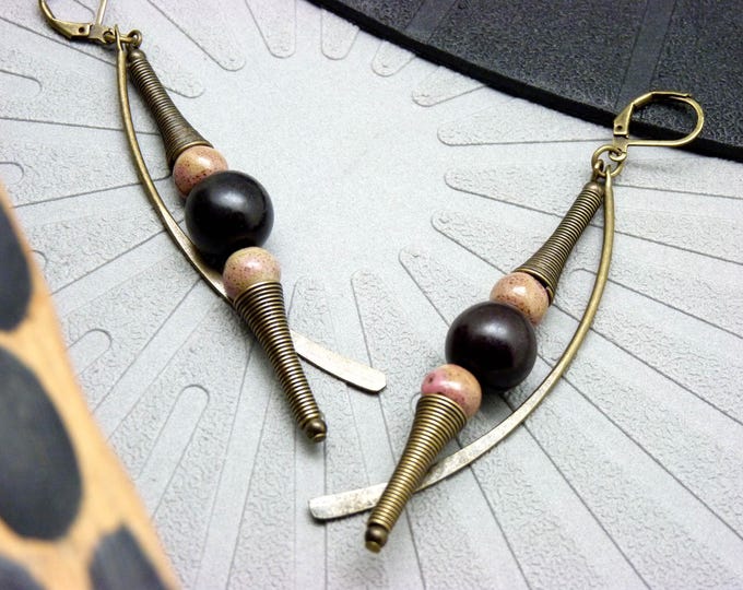 Old pink ceramic, wood, bronze earrings - cosmic graphic - ZOUIG - clip-on option