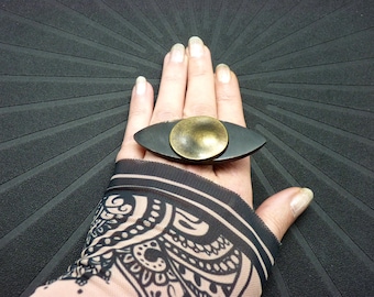 Large horizontal ring, spanning three fingers, bronze metal horn | AFGAH | adjustable - KUMKA