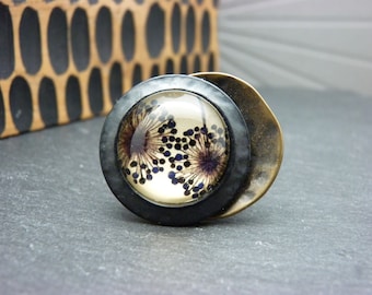 Dandelion flower ring in hammered bronze and black metal and glass, offset ENVOL adjustable adjustable