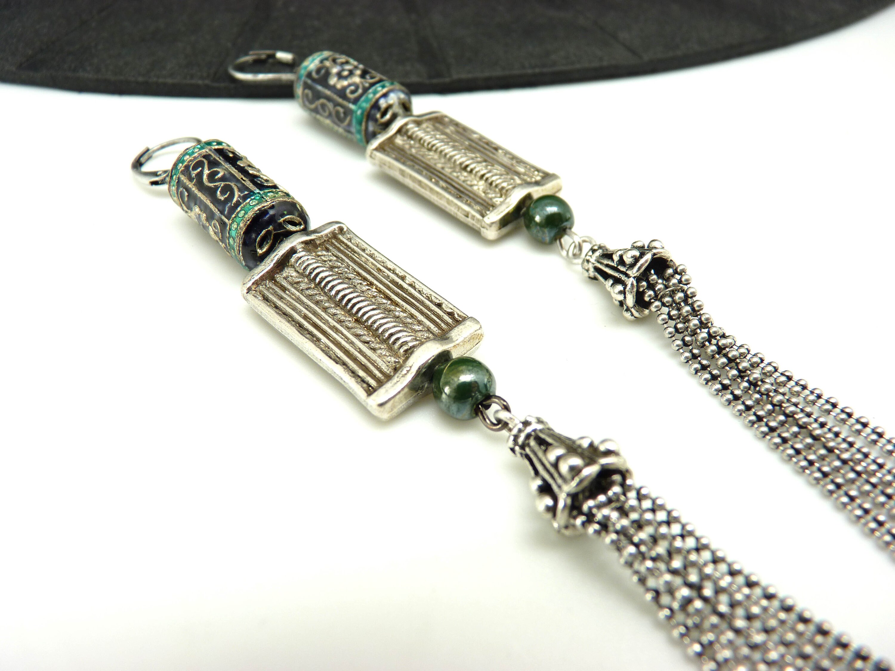 Boucles D'Oreilles Clips à Pompons En Perles Vertes - Modèle J475, Bon état D'usage