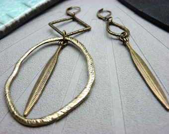 Large asymmetrical earrings in vintage gold with ethnic striated OLYMPE option clips
