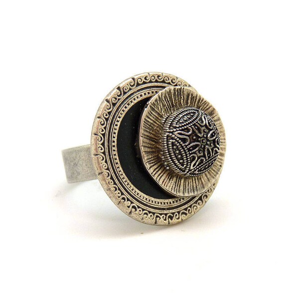 Petite Bague argent vieilli en métal résine métallisée et noire chic ethnique LEA réglable ajustable Best seller dernière pièce !