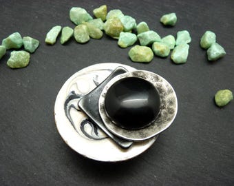 Magnetic brooch with black onyx stone, wood and metal for fastening coats, chunky vests, and stoles - ADVENTURER - KUMKA