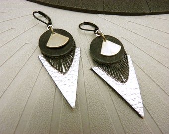 Graphic earrings triangle in black leather and silver metal silver black TRIJUST option Clips