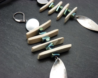 Asymmetrical earrings in ecru wood, metal and gunmetal gray hematite stone, ethnic STEPBYSTEP Clips option