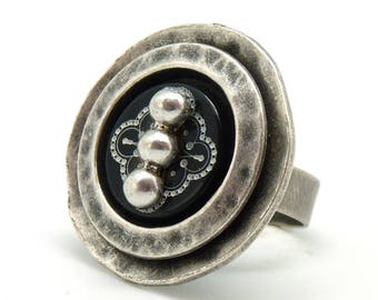 Adjustable silver and black graphic ring in metal and mother-of-pearl PROPHECY