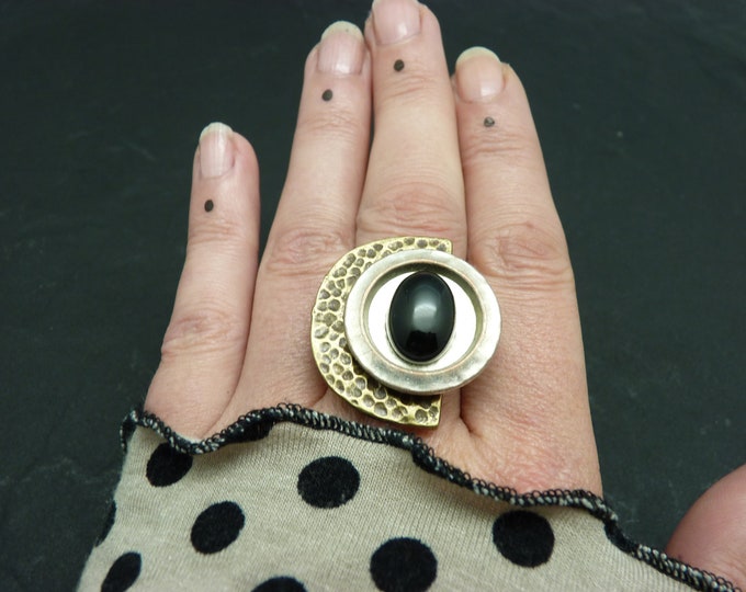 Half-moon ring with black onyx stone, hammered bronze metal and graphic pearly white HALF-MOON ONYX adjustable adjustable