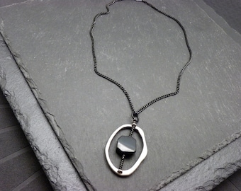 Collier Pendentif Pierre Tourmaline Noire en Orbite | ORBITE | Graphique - KUMKA
