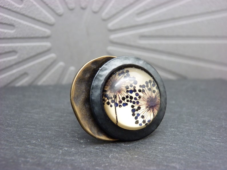 Bague fleur pissenlit métal bronze et noir martelé et verre, décalée ENVOL réglable ajustable image 3