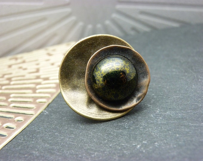 Bronze ring with dark green glass, chic and minimal, CHIC, adjustable