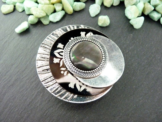 Broche Vintage En Nacre Made In France - Longueur 4,7 Cm, Occasion, Bijou Ancien