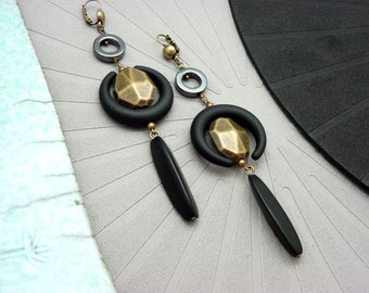 Long, asymmetrical ethnic crescent moon earrings, tribal chic | HEKATE | clip-on option - KUMKA