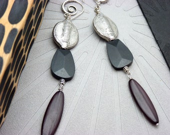 Long ethnic earrings in silver resin, black wood and burgundy horn, tribal chic OLESKA clip-on option, suitable for spacers