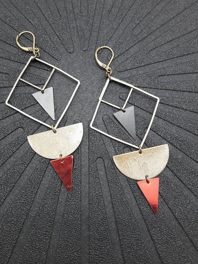 Black and red bronze geometric earrings in graphic metal GEO option Clips Best seller Bronze et rouge