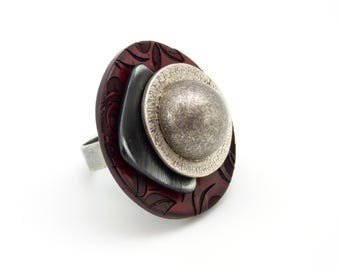 Large red wood ring with flower pattern, black and silver metal KARMA adjustable