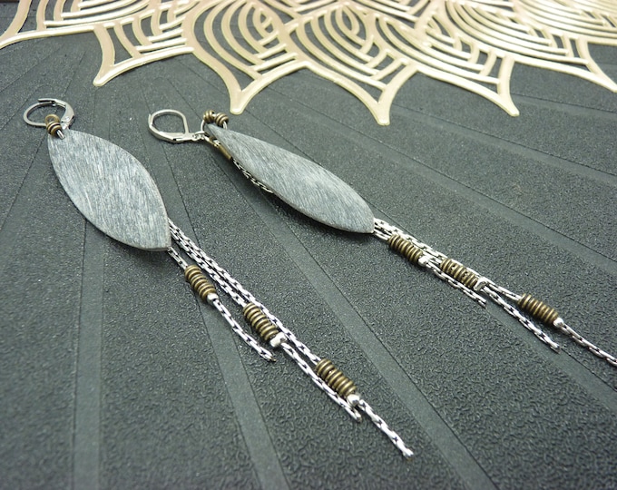 Ethnic leaf earrings in sanded gray horn with SIOUX silver chains and clip-on option