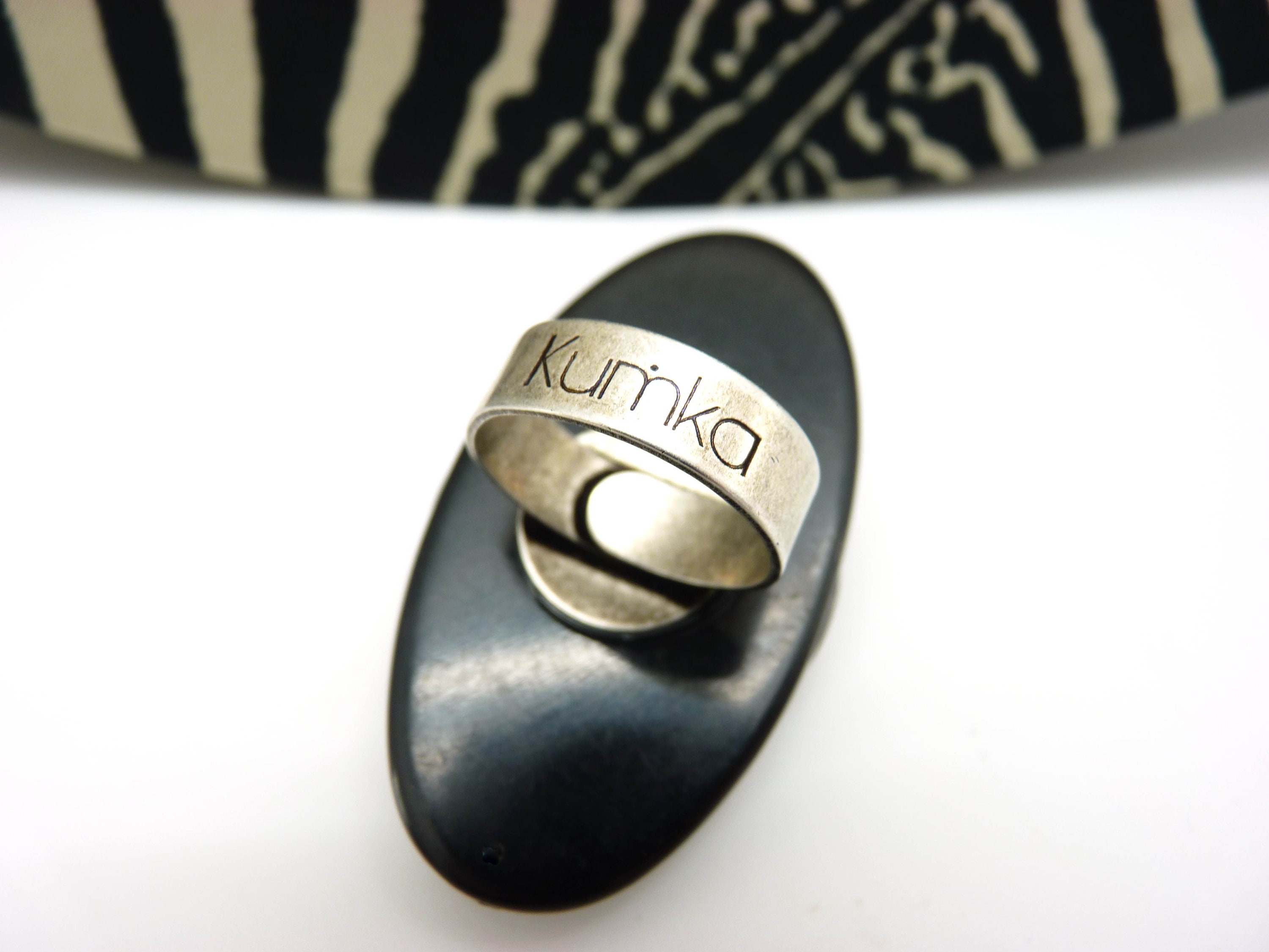 Bague Vintage Réglable Signée UBU - Résine Et Métal Argenté - Occasion Bon état